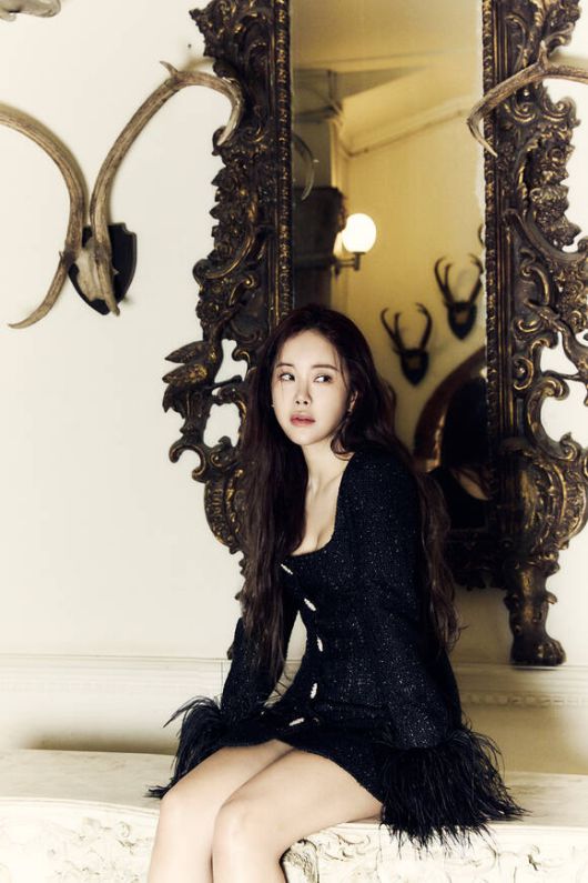 타이틀곡은 '그래 맞아'다. 백지영은 "처량하고 가슴 아프고 슬픈 얘기보다 지금 내가 담을 수 있는, 조금은 담담하고 시간을 거슬러서 받아들이고 있는 마음이 저랑 닮아있다고 생각했다"고 말했다./트라이어스