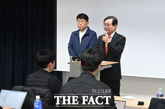 더팩트