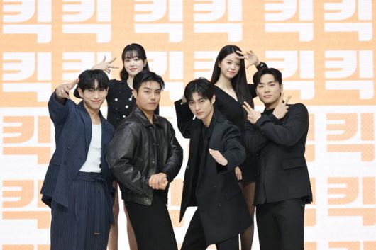 배우 전혜연 전소영 이민재 백선호 정한설 김은호(왼쪽상단부터 시계방향)가 5일 11시 진행된 KBS2 새 수목드라마 '킥킥킥킥'의 온라인 제작발표회에서 포즈를 취하고 있다. /KBS