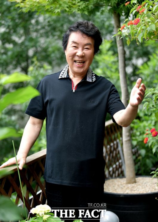 가수 송대관이 60여 년간 활발한 활동을 펼치며 트로트계에 레전드로 자리매김했다. /더팩트 DB