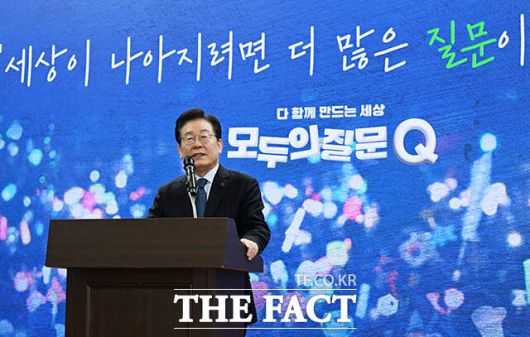 격려사 하는 이재명 대표.