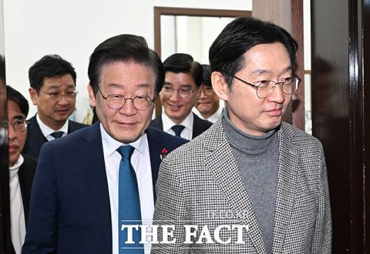 더불어민주당에 복당한 김경수 전 경남지사는 유시민 작가가 자신에 대해 '착한 2등이 되는 전략을 써야 한다'라고 평가한 것과 관련해 "통합과 연대, 포용의 언어를 사용해 주시면 민주당에 도움 되지 않겠나"라고 반응했다. 이재명 대표를 향해서도 통합과 다양성을 거듭 강조했다. /박헌우 기자