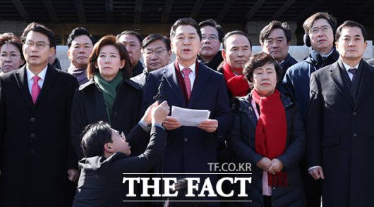 더팩트