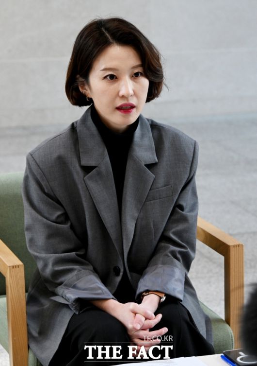 "남녀를 떠나서 지금 청년들의 삶이 굉장히 힘들지 않나. 취업 문제와 주거 문제 등 청년 세대 전체를 대상으로 한 정책이 시급하다. 출구도 보이지 않는 어려움을 겪고 있는 젊은이들을 자꾸 성별로 가르고 갈등을 부추기는 행태는 부적절하다"는 게 안 대변인의 생각이다. /배정한 기자