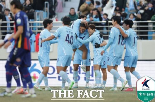 개막 2연승을 거두며 단독 선두로 나선 대구FC 선수들의 골 세리머니./대구=K리그
