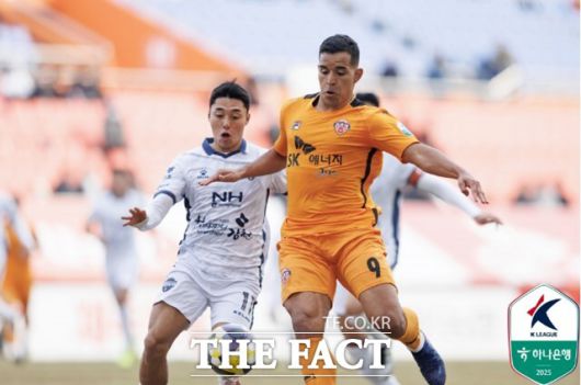 김천 상무가 제주SK와 원정 경기에서 3-2 역전승을 거둔 경기 장면./제주=K리그