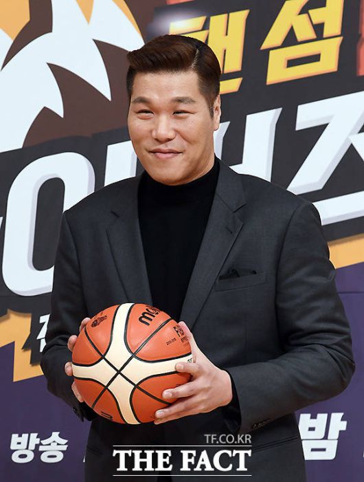 지금은 인기 방송인인 서장훈은 한국농구의 고트 중 한 명이다. 지난 1월 한 행사에 참석한 모습. / 더팩트 DB