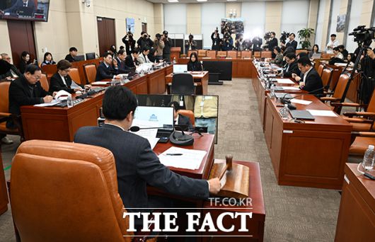 주진우 국민의힘 의원은 "공수처가 관할인 중앙지법을 두고 서부지법을 청구한 것 자체가 매우 이례적이라 '영장 쇼핑'이란 말이 나온다"며 "공수처가 공명심 때문에 정도와 법치주의를 저버려서는 안 된다"고 비판했다. /박헌우 기자