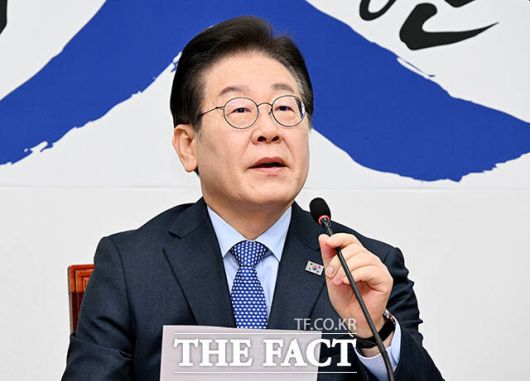 이재명 민주당 대표가 지난달 26일 "부처 눈에는 부처가 보이는 것이고, 개 눈에는 뭐만 보인다고 한다"라고 언급했다. 한동훈 전 국민의힘 대표가 자신을 겨냥해 "계엄 등 극단적 수단을 쓸 수 있다"고 언급한 것에 대해 받아친 것이다. /배정한 기자