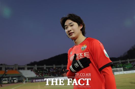 시즌 개막 2경기 연속 공격포인트를 기록한 강원의 '괴물 신인' 이지호./K리그