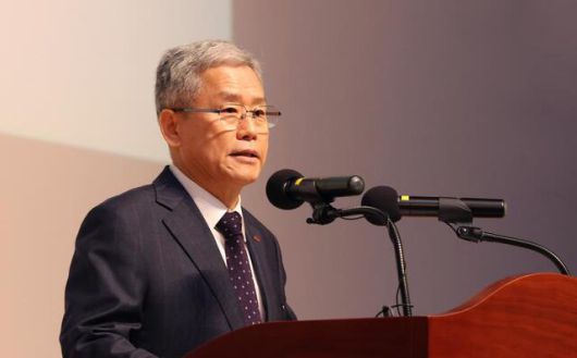 한국전력은 오는 11~14일까지 2025년 상반기 대졸수준 공채(310명) 지원서 접수를 시행하고, 연 700명 규모의 정규직 채용을 계획하고 있다고 4일 밝혔다. 사진은 김동철 한전 사장. / 한전