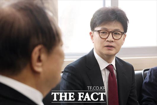 정대철 헌정회장 발언 듣는 한동훈 전 국민의힘 대표.