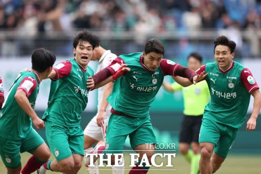 황선홍 감독이 이끄는 대전은 '이적생' 주민규의 득점력을 바탕으로 2승1패를 기록하며 선두를 넘보고 있다./K리그