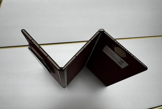 화웨이는 MWC 2025에서 세계 최초 트리폴드폰 '메이트XT'를 소개했다. /뉴시스