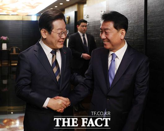 더팩트