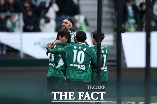 2연패에 빠진 전북은 포항을 제물 삼아 '연패의 늪'에서 벗어나겠다는 의지를 보이고 있다./K리그