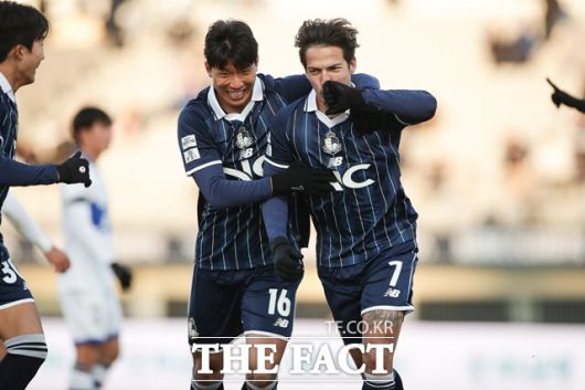 개막 후 2승 1무로 단독 선두를 달리고 있는 서울이랜드 선수들./K리그