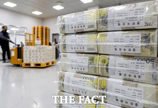 17일 한국은행에 따르면 지난 1월 시중통화량은 M2 기준 4203조8000억원을 기록하며 전월 대비 20조1000억원 늘었다. /사진공동취재단