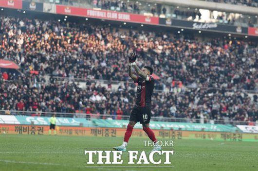 2라운드 서울 홈 개막전 안양과의 경기에는 관중 4만 1,415명이 입장하며 K리그1 역대 홈 개막전 최다 관중 2위를 기록했다./K리그