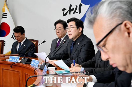 모두발언하는 박찬대 원내대표(왼쪽 세번째).