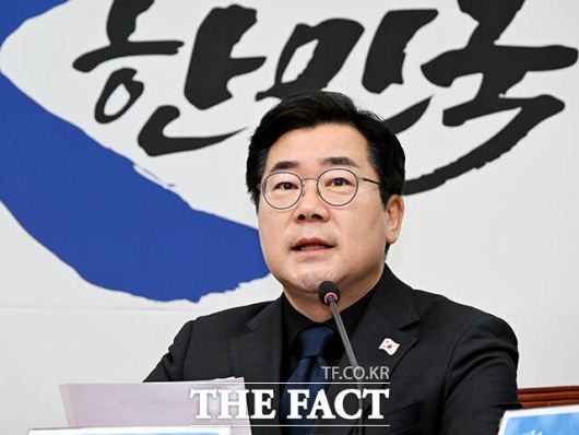 발언하는 박찬대 원내대표.