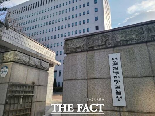 서울남부지검 금융조사1부(김수홍 부장검사)는 27일 오전 자본시장법상 미공개 중요정보 이용 금지 위반 혐의를 받는 장 전 대표와 관련해 서울 강남구 신풍제약 본사를 압수수색했다. 서울 서초구 삼성증권 본사와 서울 영등포구 메리츠증권 본사도 압수수색도 함께 진행됐다. /김영봉 기