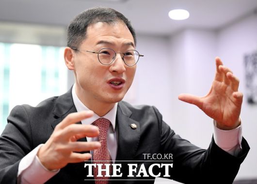 김 의원은 "한동훈 전 대표는 비상계엄이라는 위중한 시국이 가장 분명한 메시지를 내고 행동으로 옮겼다. 높이 평가해야 한다"라고 말했다. /국회=이새롬 기자