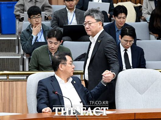 더팩트