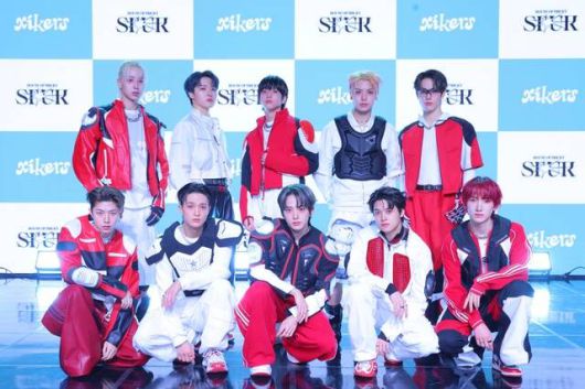 싸이커스는 부상으로 2년여간 자리를 비운 정훈(위 왼쪽 두 번째)의 합류로 10인 완전체가 됐다. 멤버들은 "10명이 데뷔한 이유가 있다고 생각한다. 9명과 10명은 에너지에 큰 차이가 있다. 정훈이가 와서 에너지가 더 생겼고 보는 맛도 더 있을 것"이라고 자신했다. /KQ엔터