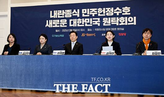 정치권에서는 내란 세력의 완전한 종식을 위해서라도 야권 연대가 절실하다는 평가가 나온다. /더팩트 DB