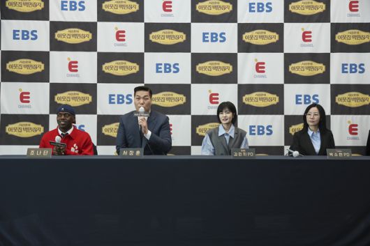 방송인 조나단 서장훈, EBS 김민지 PD, E채널 박소현 PD(왼쪽부터)가 8일 오전 10시 서울 중구 한국프레스센터에서 열린 '이웃집 백만장자' 제작발표회에 참석했다. 서장훈은 "만난 부자들은 반칙과 꼼수가 아닌 여러 가지 재능 노력 근성을 합해서 성공하신 분들"이라고 밝혔다. /EBS, E채널