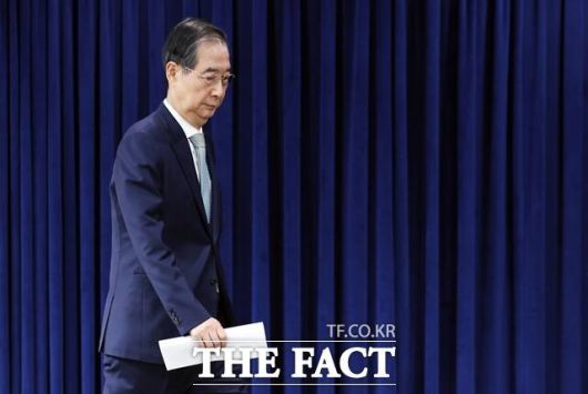 윤석열 전 대통령 파면에 따라 대통령기록물 이관 작업이 본격화하면서 한덕수 대통령 권한대행 국무총리의 결정에 관심이 모인다. 야권에서는 한 권한대행이 '12·3 비상계엄' 관련 문건을 대통령지정기록물로 분류한다면 향후 수사와 재판에 차질이 발생할 수 있다고 우려한다. /뉴시스