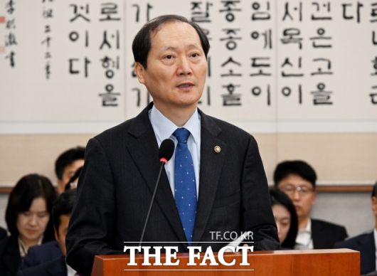 한 대행의 결정에 명분이 없다는 지적이 나오면서 '정치적 함의'가 있는 것 아니냐는 의혹이 제기된다. 공교롭게도 이 처장(사진)은 윤석열 전 대통령의 최측근이자, 12·3 비상계엄 사태 관련한 피의자 신분으로 경찰의 수사 대상인 것으로 전해진다. /배정한 기자