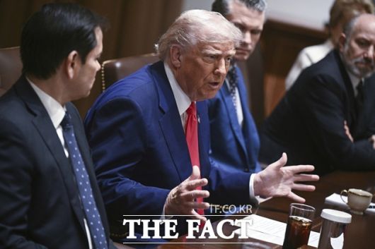 도널드 트럼프 미국 대통령이 10일(현지 시간) 미 워싱턴DC 백악관에서 각료회의를 열고 발언하고 있다. /워싱턴=AP.뉴시스