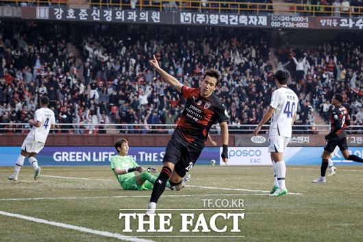 폭풍 성장한 포항의 이태석. 이태석은 2002 한일월드컵 4강 신화의 주역 이을용의 아들이다./K리그