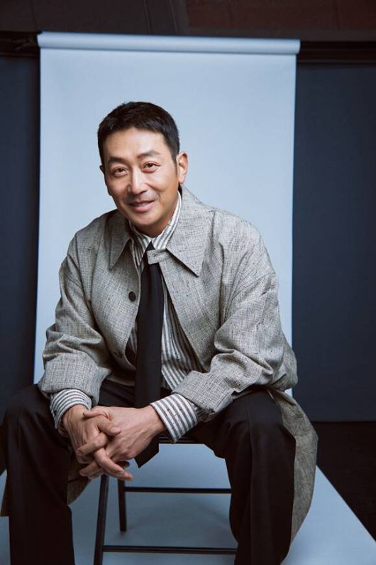 하정우는 "'로비'도 '롤러코스터'처럼 회자되고 기억되는 좋은 작품이 되길 바란다"고 전했다. /쇼박스