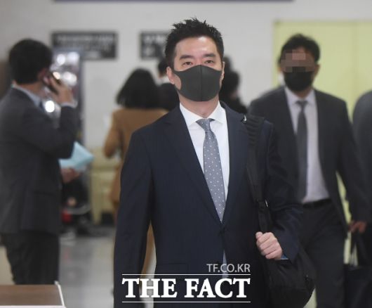 가세연은 오래전부터 연예인들의 원성 대상 1호 사이버 레커로 불리고 있다. 사진은 지난 2021년 박수현 전 청와대 대변인에 대한 허위사실 공표 혐의로 기소된 가세연 김세의 대표가 서울 서초구 서울중앙지방법원에서 열린 첫 공판에 출석하고 있다. /더팩트 DB