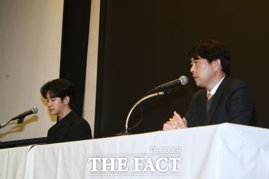 법무법인 엘케이비앤파트너스 김종복 변호사(오른쪽)가 지난 3월31일 오후 서울 마포구 상암 스탠포드호텔에서 열린 배우 김수현과 故 김새론의 미성년자 시절 교제 의혹 관련 기자회견에 참석해 발언하고 있다. /서예원 기자