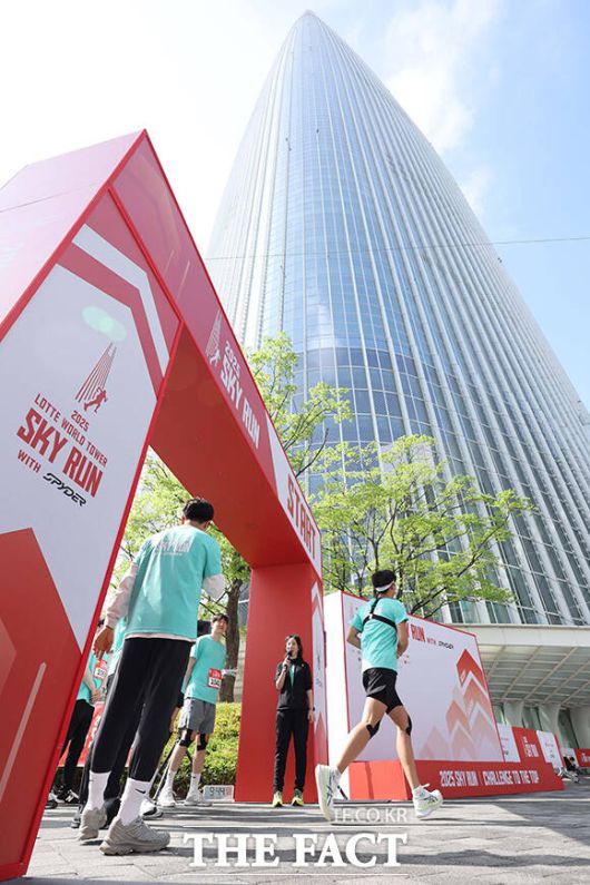 '123층을 향해' 출발!