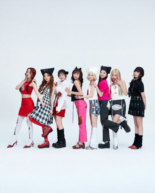 유니스는 데뷔곡 'SUPERWOMAN(슈퍼우먼)'과 전작 '너만 몰라'에서 쨍한 보컬로 강렬한 느낌을 줬다면 'SWICY'에서 힘을 빼고 좀 더 듣기 편안하게 다가간다. /F&F엔터