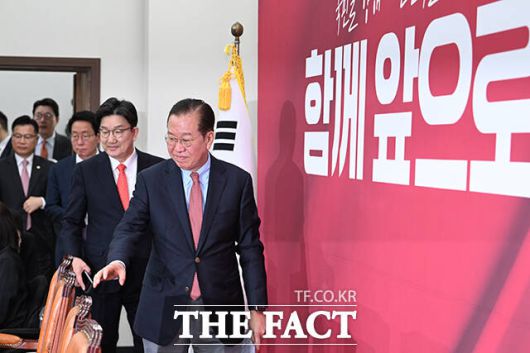 권영세 국민의힘 비상대책위원장이 이날 국회에서 열린 비상대책위원회의에서 "당의 문을 활짝 열겠다"며 '포용성' 강조한 복당을 시사했다. /박헌우 기자