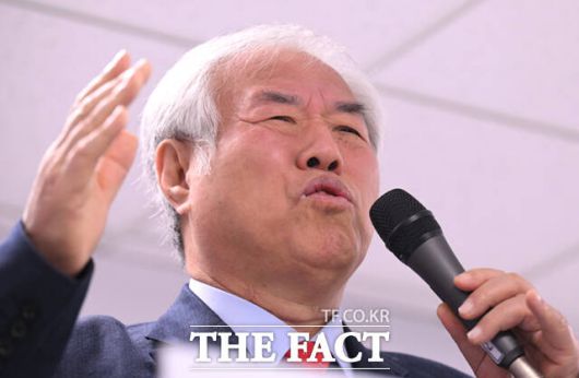 전광훈 사랑제일교회 목사가 지난 20일 대선 출마를 선언했다. 야권에서 반색하는 목소리가 나왔다. 박지원 민주당 의원은 SNS에 "낭보 중의 낭보"라고 했다. /이새롬 기자