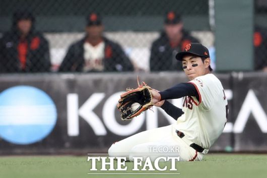 샌프란시스코의 3번 중견수로 출장한 이정후가 23일 밀워키 브루어스와 2025 MLB 내셔널리그 홈경기에서 4타석 3타수 1볼넷을 기록했다./AP.뉴시스