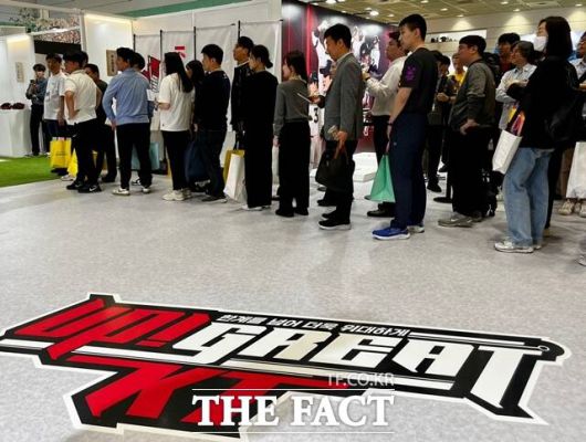 KT 위즈를 테마로 한 피칭 체험존에 긴 줄이 늘어서 있다. /조소현 기자