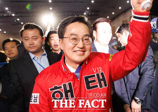 김동연 후보는 "80년 5월 광주의 정신이 다시 한번 나라를 구했다. 호남의 시민, 당원 동지 여러분, 깊은 존경의 마음을 바친다"며 "가장 민주당다운 비전과 정책으로 호남의 선택을 받기 위해 이 자리에 섰다"고 강조했다. /장윤석 기자