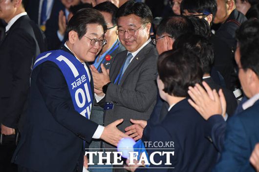 이재명 후보는 "이번 대선은 단순한 선거가 아니다"라며 "파괴된 민생과 민주주의를 살리고 위협받는 평화를 회복시키고, 멈춰버린 경제를 살리는 중대사 중의 중대사"라고 말했다. /장윤석 기자