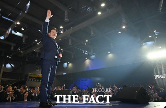 이 후보는 수락 연설에서 "반드시 승리하고 정권을 탈환하겠다"며 "완전히 새로운 나라, 희망과 열정 넘치는 진짜 대한민국을 만들어 보답하겠다"고 다짐했다. /박헌우 기자