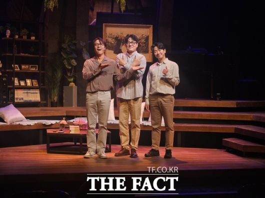 배우 최대철 김형묵 송용진(왼쪽부터)이 29일 오후 서울 강남구 백암아트홀에서 열린 뮤지컬 '사랑은 비를 타고' 프레스콜에 참석해 포즈를 취하고 있다. /김명주 기자