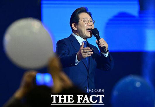 지난 27일 더불어민주당 제21대 대통령선거 후보자로 선출된 이재명 후보가 수락연설을 하는 모습. /박헌우 기자