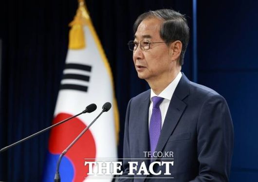 한 권한대행은 애초 출마론이 제기됐을 당시 대선의 'ㄷ' 글자도 꺼내지 말라며 이를 강하게 일축했지만 결국 출마를 선택했다. /뉴시스